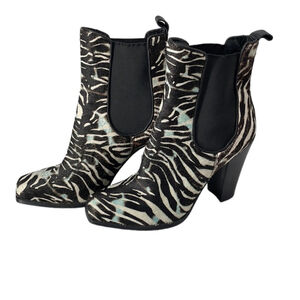 The wishbone boots animal print leather upper eccentric unique artsy sz 7